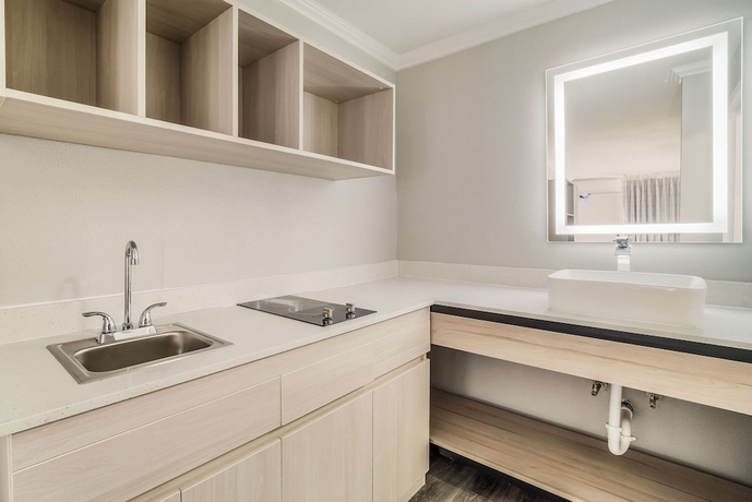Imagen de la habitación del Hotel MainStay Suites, North Gate. Foto 3