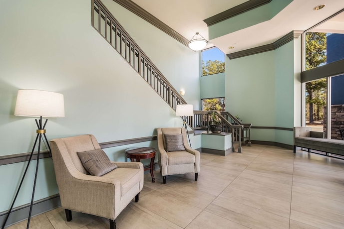 Imagen de los interiores del Hotel MainStay Suites, North Gate. Foto 17