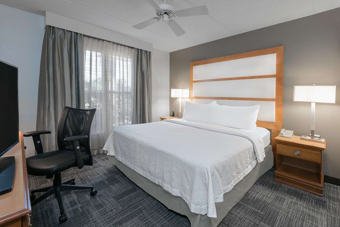 Imagen de la habitación del Hotel MainStay Suites Phoenix North. Foto 10