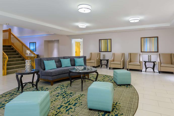 Imagen de los interiores del Hotel MainStay Suites Phoenix North. Foto 18