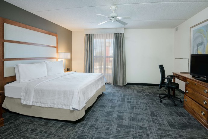 Imagen de la habitación del Hotel MainStay Suites Phoenix North. Foto 14