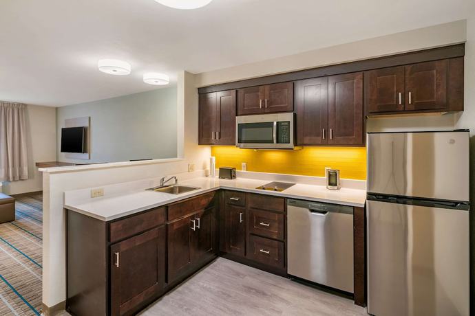 Imagen de la habitación del Hotel MainStay Suites Spokane Airport. Foto 11