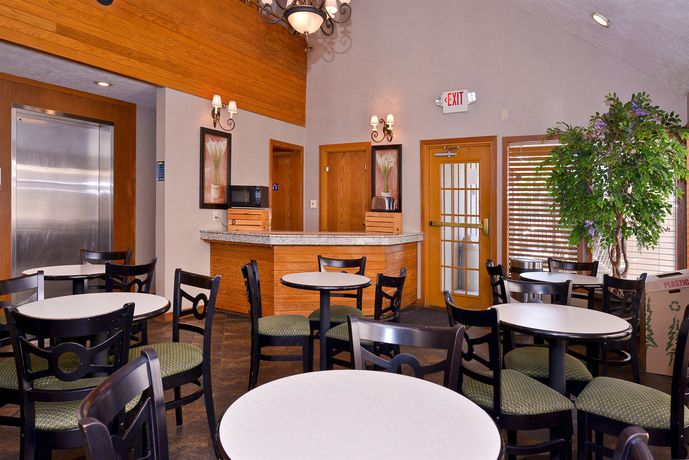 Imagen del bar/restaurante del Hotel MainStay Suites Springfield South - Battlefield Rd. Foto 2