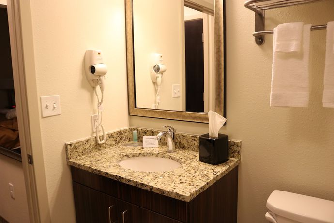 Imagen de la habitación del Hotel MainStay Suites St Louis Airport. Foto 9