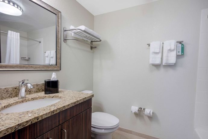 Imagen de la habitación del Hotel MainStay Suites St Louis Airport. Foto 10