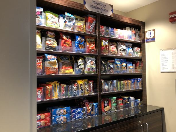 Imagen de los interiores del Hotel MainStay Suites St Louis Airport. Foto 16