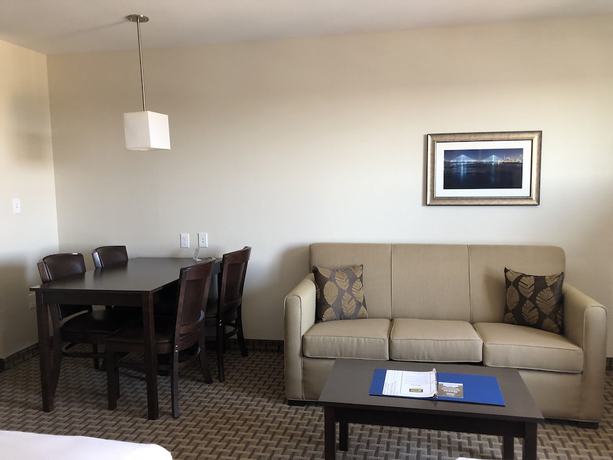 Imagen de la habitación del Hotel MainStay Suites St Louis Airport. Foto 12