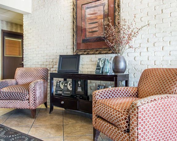Imagen de los interiores del Hotel MainStay Suites St. Robert - Fort Leonard Wood. Foto 17