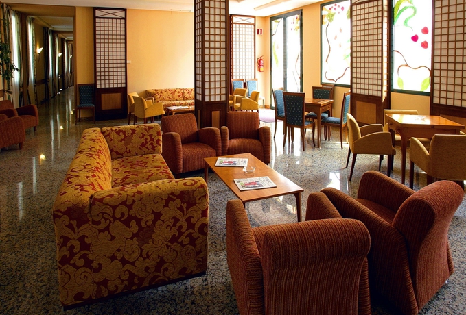 Imagen de los interiores del Hotel Mainake. Foto 8