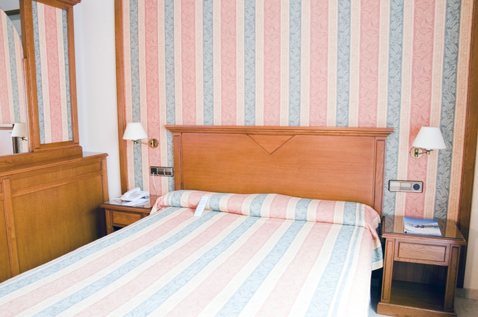 Imagen de la habitación del Hotel Mainake. Foto 6