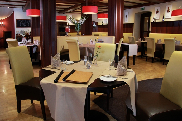 Imagen del bar/restaurante del Hotel Maingau. Foto 2