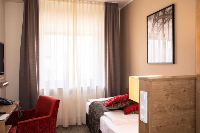 Imagen de la habitación del Hotel Maingau. Foto 5