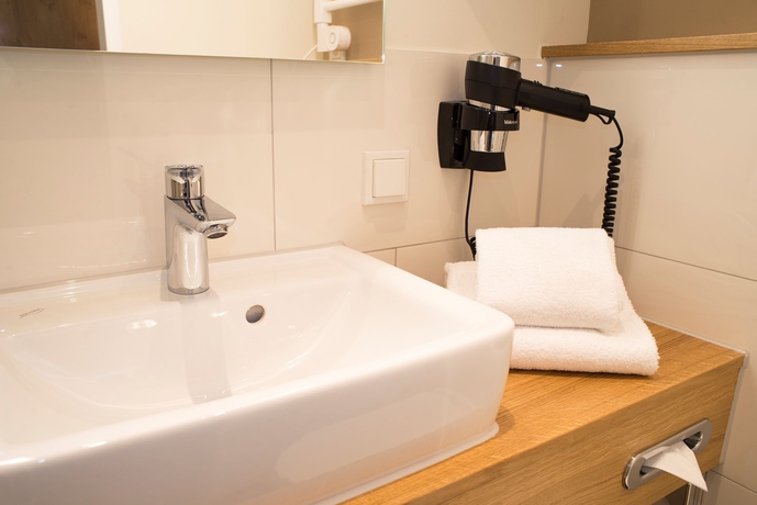 Imagen de la habitación del Hotel Maingau. Foto 6