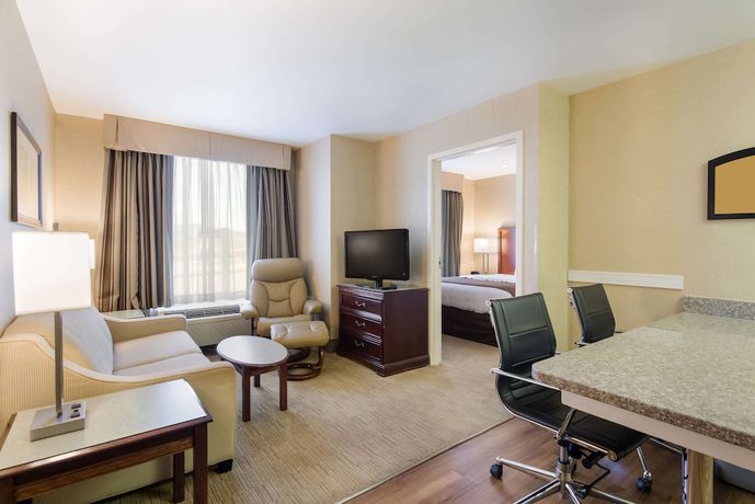 Imagen de la habitación del Hotel Mainstay Suites Airport. Foto 8