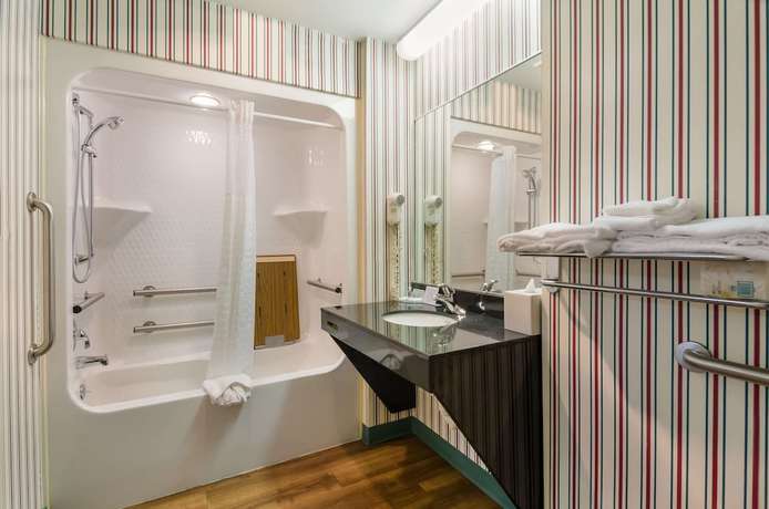 Imagen de la habitación del Hotel Mainstay Suites Airport. Foto 11