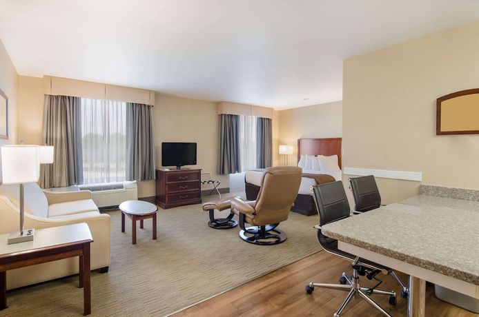 Imagen de la habitación del Hotel Mainstay Suites Airport. Foto 16