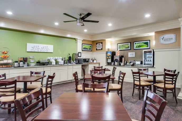 Imagen del bar/restaurante del Hotel Mainstay Suites At Pga Village. Foto 7