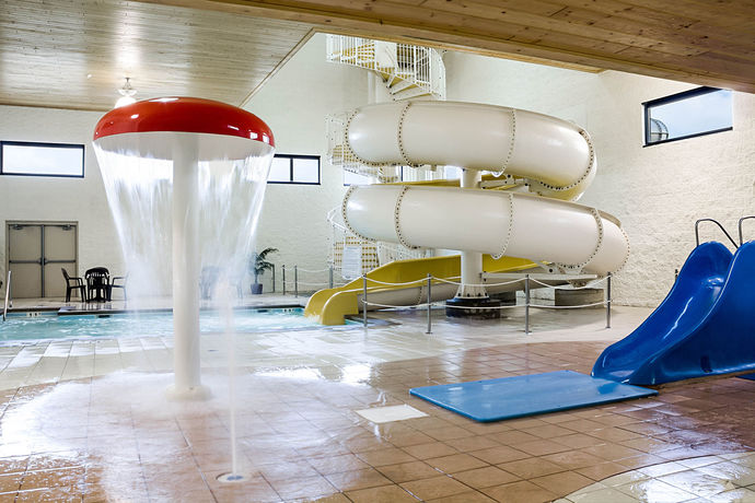 Imagen de la piscina del Hotel Mainstay Suites, Bismarck. Foto 16
