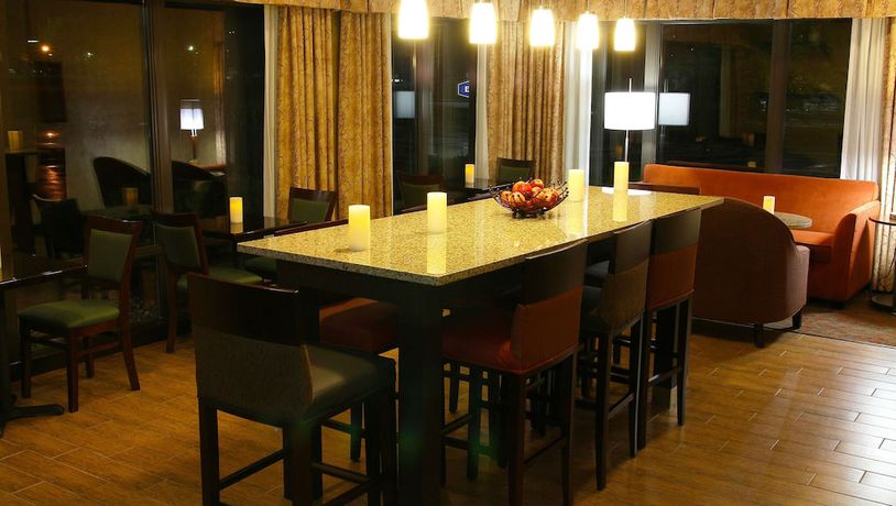 Imagen de los interiores del Hotel Mainstay Suites Bourbonnais - Kankakee. Foto 20