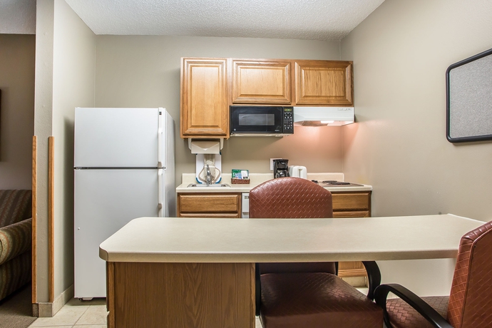 Imagen de la habitación del Hotel Mainstay Suites Cedar Rapids. Foto 4