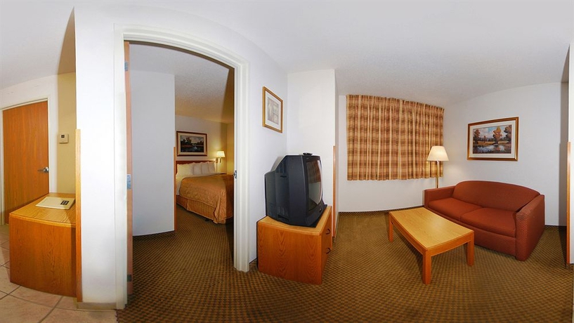 Imagen de los interiores del Hotel Mainstay Suites Cedar Rapids. Foto 11