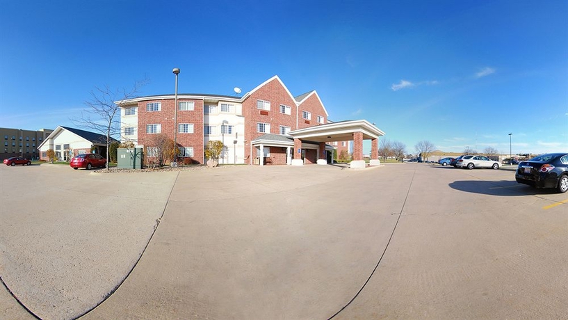 Imagen de los exteriores del Hotel Mainstay Suites Cedar Rapids. Foto 9