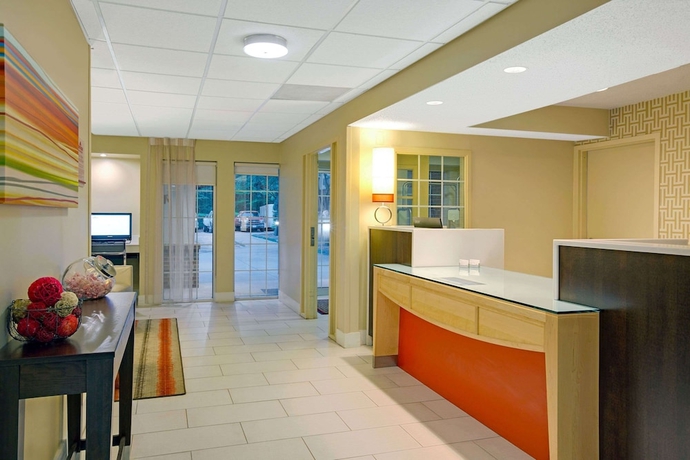 Imagen de los interiores del Hotel Mainstay Suites Charlotte - Executive Park. Foto 13