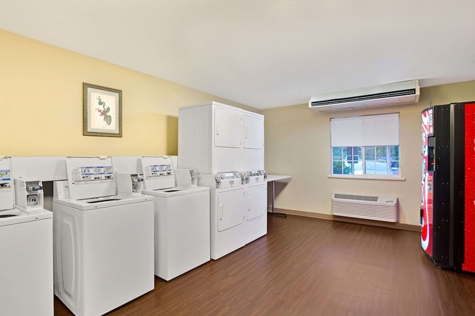 Imagen de los interiores del Hotel Mainstay Suites Charlotte - Executive Park. Foto 16