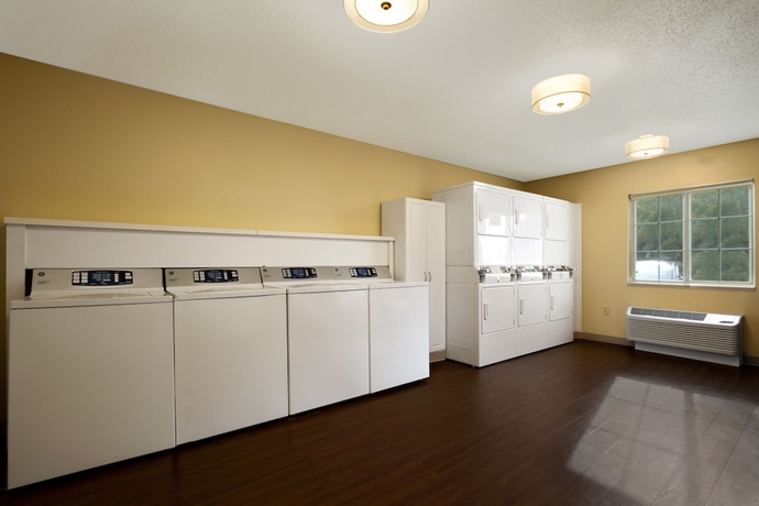 Imagen de los interiores del Hotel Mainstay Suites Charlotte - Executive Park. Foto 17