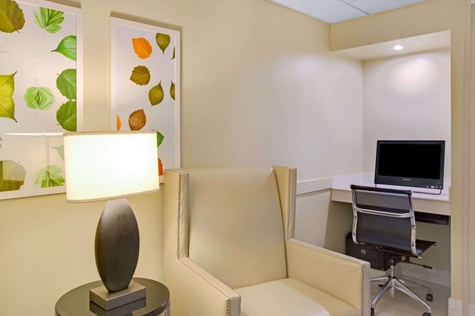 Imagen de los interiores del Hotel Mainstay Suites Charlotte - Executive Park. Foto 19