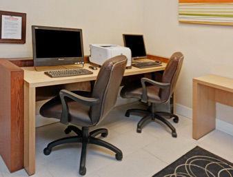 Imagen de los interiores del Hotel Mainstay Suites Chicago Hoffman Estates. Foto 8