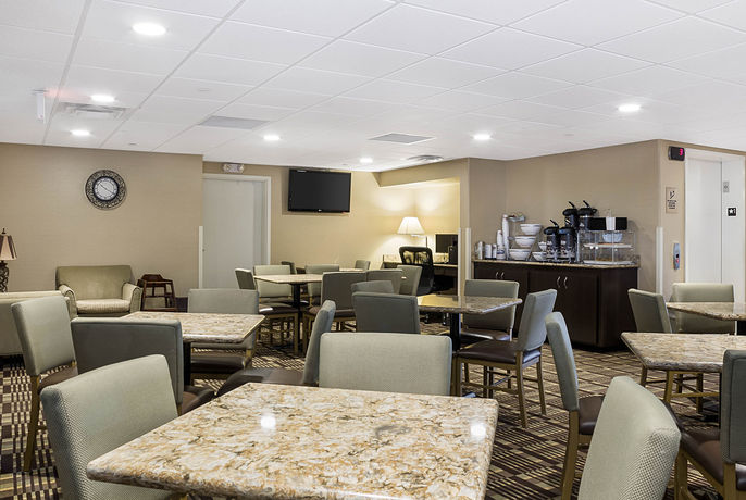 Imagen del bar/restaurante del Hotel Mainstay Suites. Foto 2