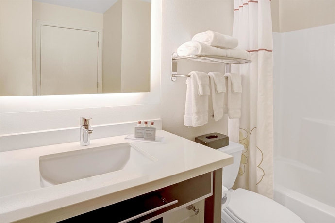 Imagen de la habitación del Hotel Mainstay Suites Greensboro. Foto 10