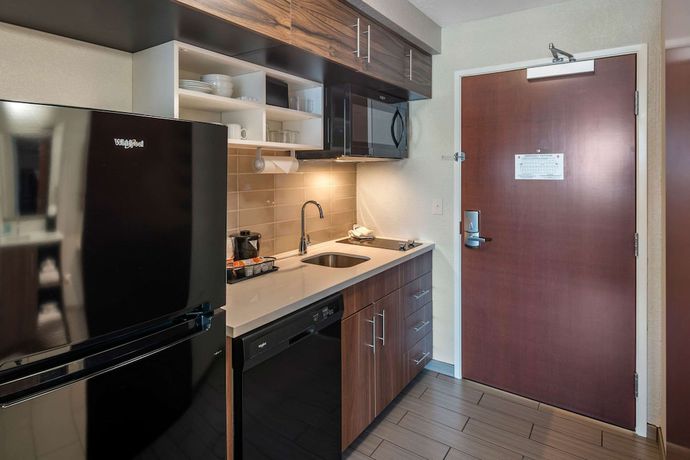 Imagen de la habitación del Hotel Mainstay Suites I-90 City Center. Foto 8