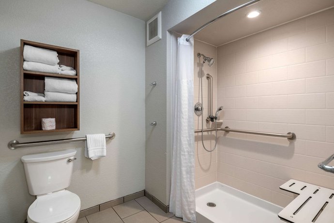 Imagen de la habitación del Hotel Mainstay Suites I-90 City Center. Foto 17