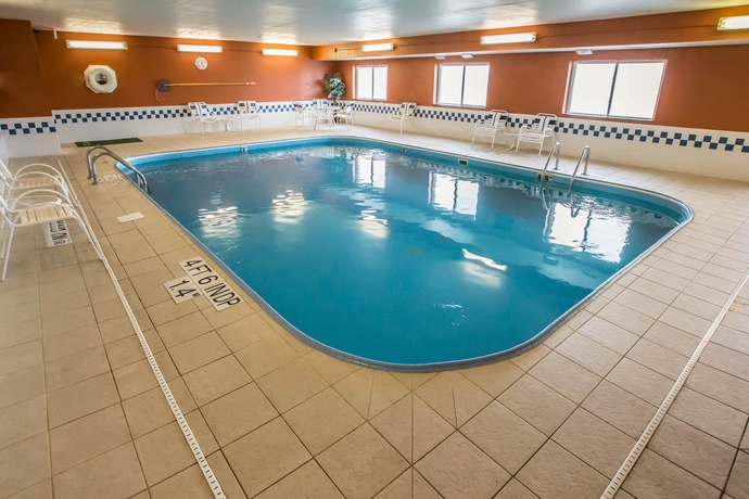 Imagen de la piscina del Hotel Mainstay Suites Joliet I-80. Foto 16