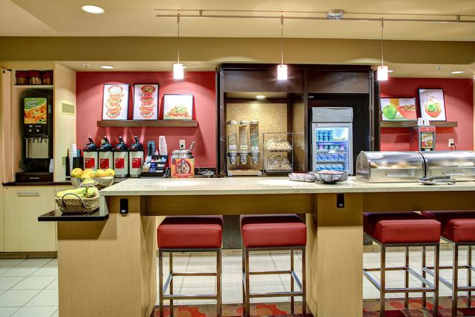 Imagen de los interiores del Hotel Mainstay Suites, Middleburg Heights. Foto 13