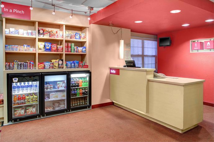 Imagen de los interiores del Hotel Mainstay Suites, Middleburg Heights. Foto 14