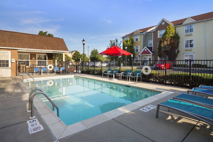 Imagen de la piscina del Hotel Mainstay Suites Mt. Laurel - Philadelphia. Foto 20