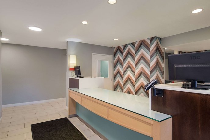 Imagen de los interiores del Hotel Mainstay Suites Omaha Old Mill. Foto 19