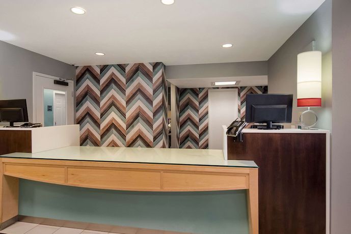 Imagen de los interiores del Hotel Mainstay Suites Omaha Old Mill. Foto 20