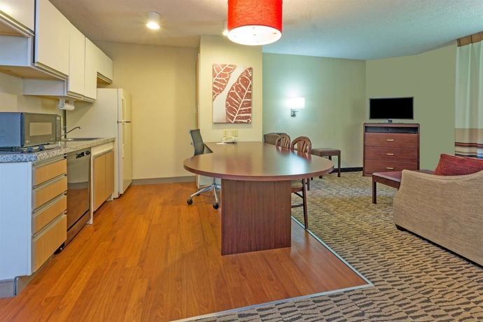 Imagen de los interiores del Hotel Mainstay Suites Orlando Altamonte Springs. Foto 12