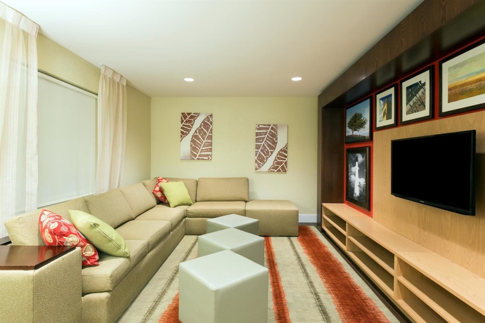 Imagen del bar/restaurante del Hotel Mainstay Suites Orlando Altamonte Springs. Foto 6