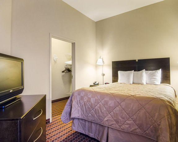 Imagen de los interiores del Hotel Mainstay Suites, Rogers. Foto 12
