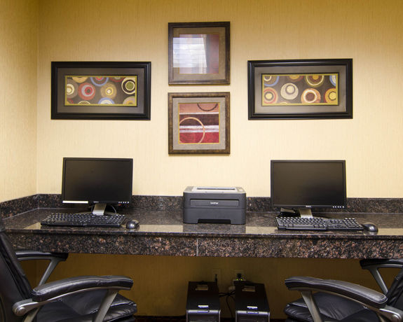 Imagen de la habitación del Hotel Mainstay Suites, Rogers. Foto 9