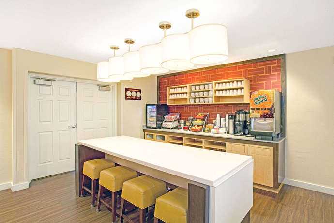 Imagen del bar/restaurante del Hotel Mainstay Suites Salt Lake City Fort Union. Foto 2