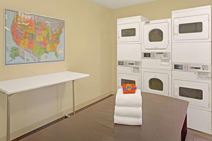 Imagen de los interiores del Hotel Mainstay Suites Salt Lake City Fort Union. Foto 9