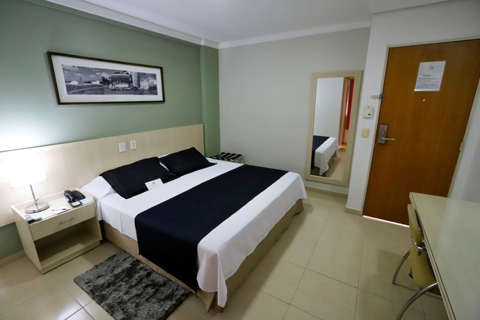 Imagen de la habitación del Hotel Maione. Foto 8