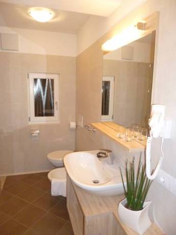Imagen de la habitación del Hotel Mair. Foto 16