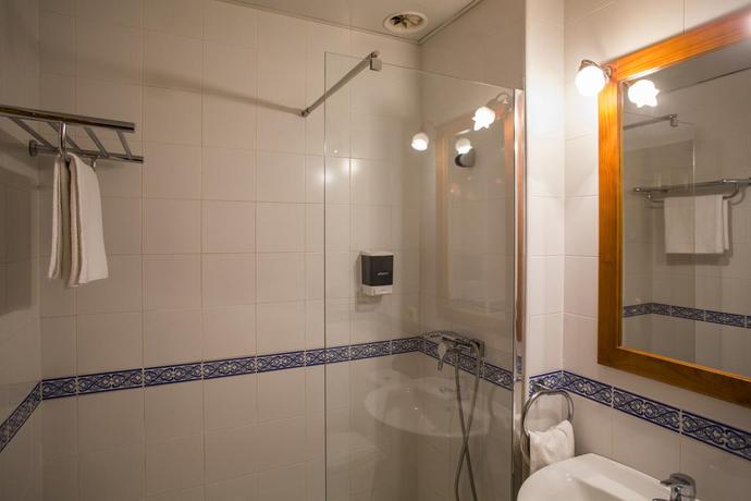 Imagen de la habitación del Hotel Mairena. Foto 7